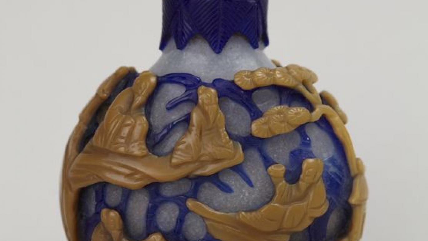 Qing dynasty snuff bottle