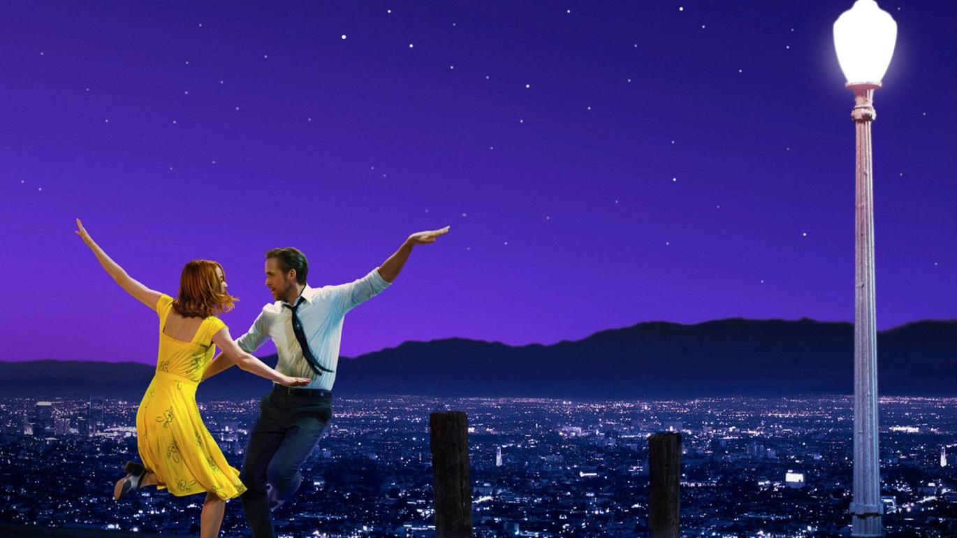 La La Land poster with a couple dancing by a streetlight