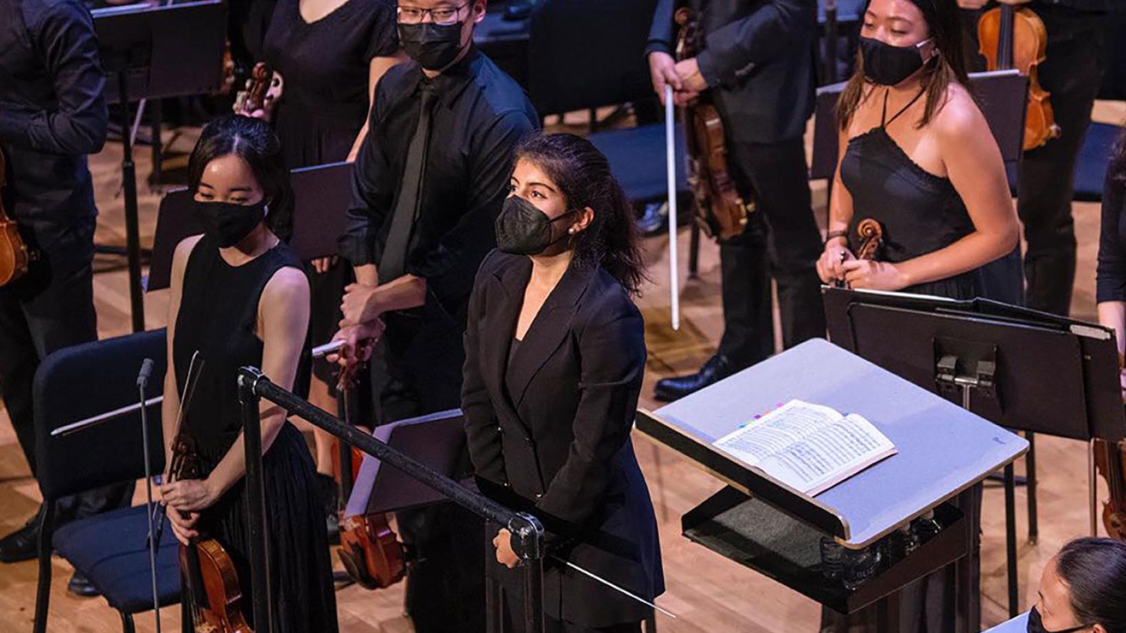 Mariana Corichi Gomez conducting