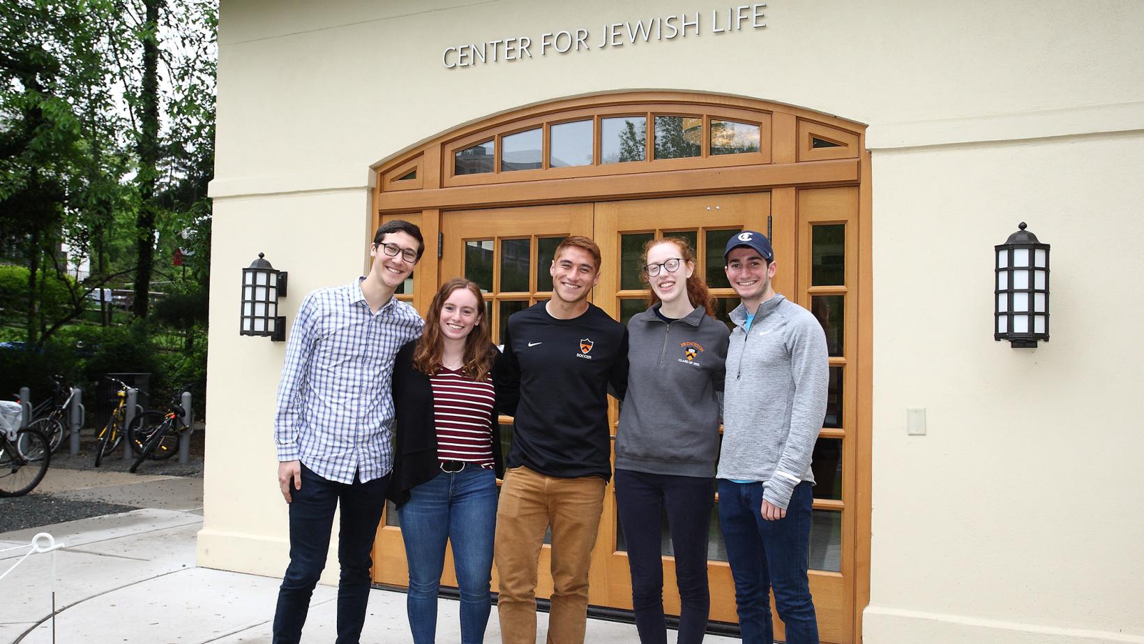 Students pose in front of the Center for Jewish Life