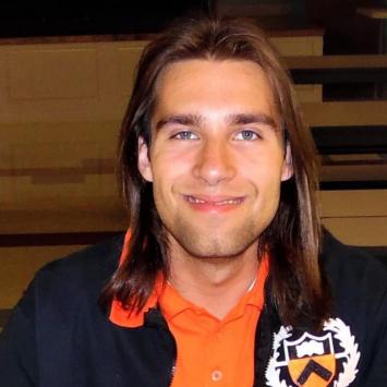 Thomas Ray Garcia ’16 builds relationships and a nonprofit to help Latino students