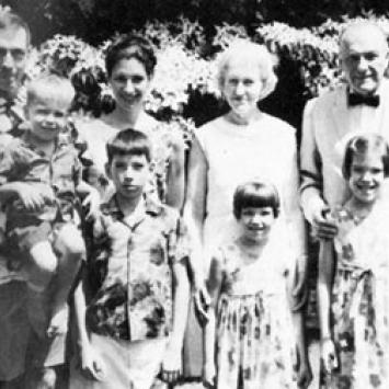 Brooks Emeny ’24 with family