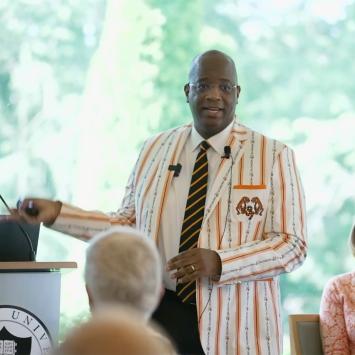 Dean Gene Jarrett speaks to members of the 1746 Society during a Reunions seminar