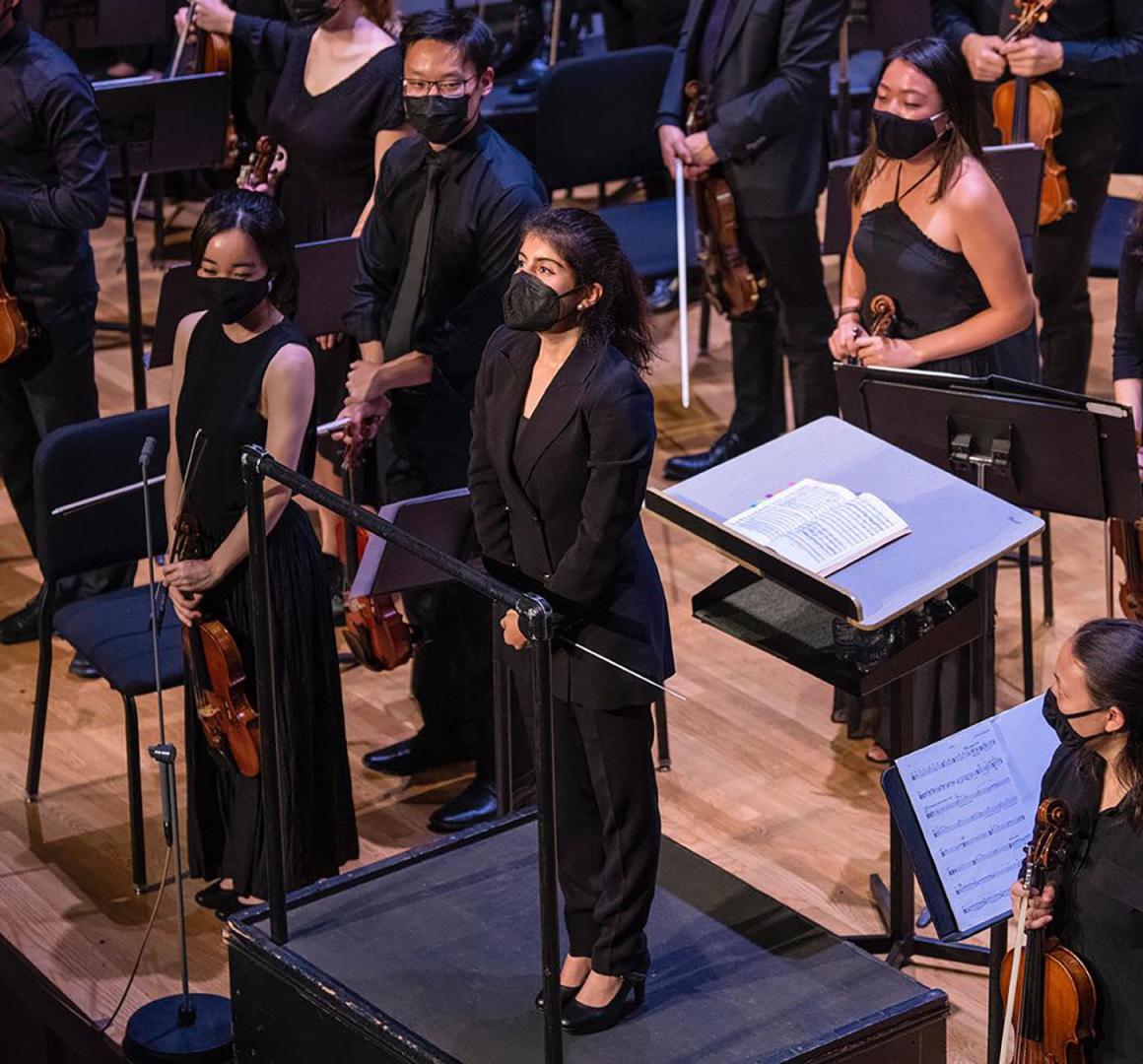 Mariana Corichi Gomez conducting