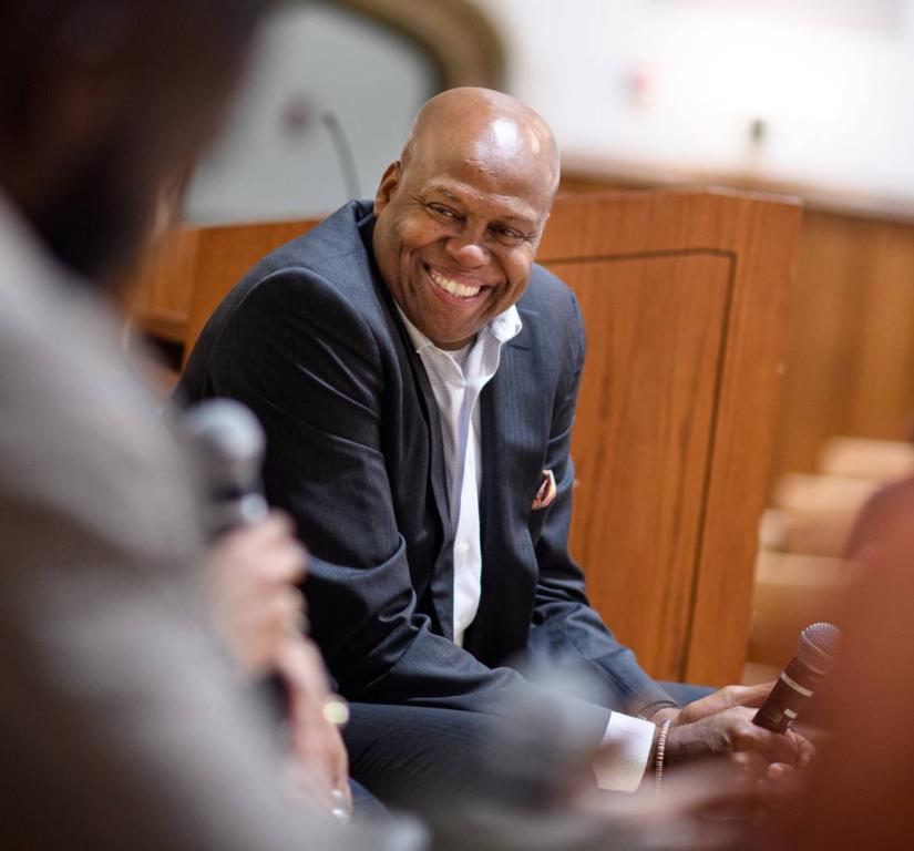  Craig Robinson, Class of 1983, is shown moderating a conversation during the alumni “Thrive” conference. 