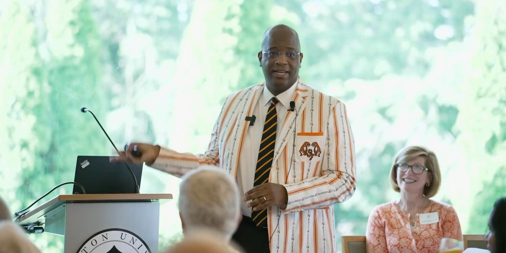 Dean Gene Jarrett speaks to members of the 1746 Society during a Reunions seminar