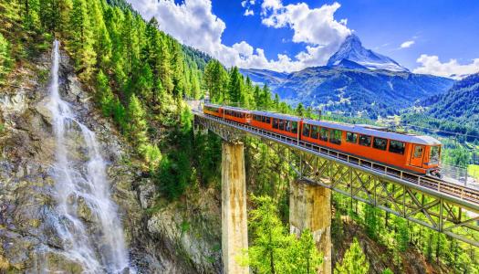Train coming through mountains