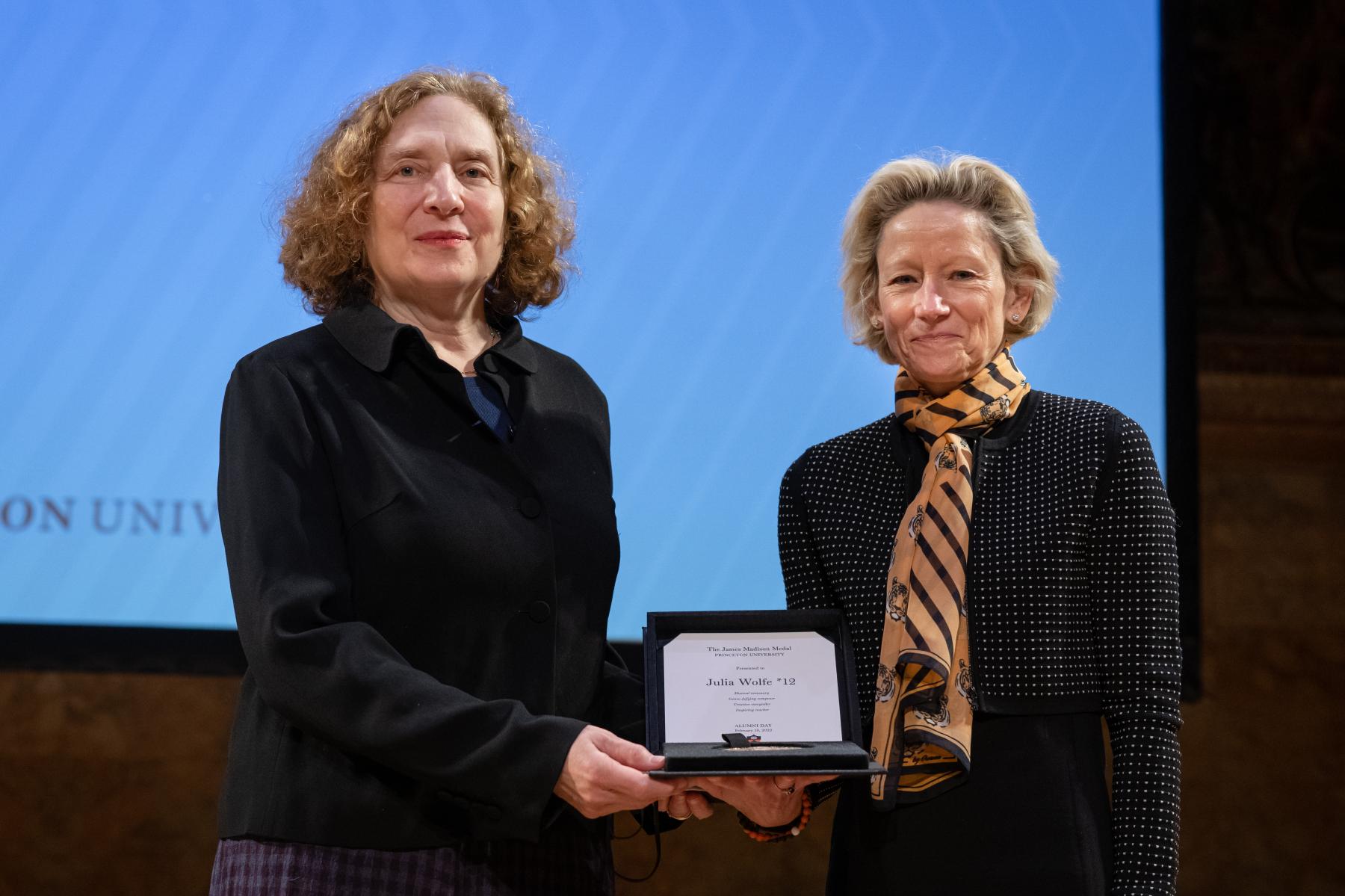 Julia Wolfe accepts James Madison Medal from Weezie Sams